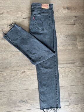 Levi's Women's Gray Straight-Leg Jeans